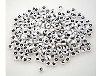 PLAYBOX Plastpärlor ABC rund vit/svart (package 500 each)